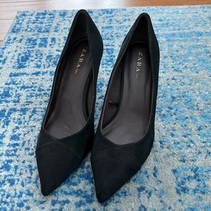 Zara black pumps 2.5” heel